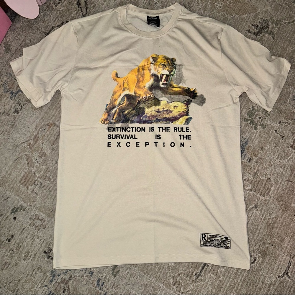 Men’s graphic tiger tee
